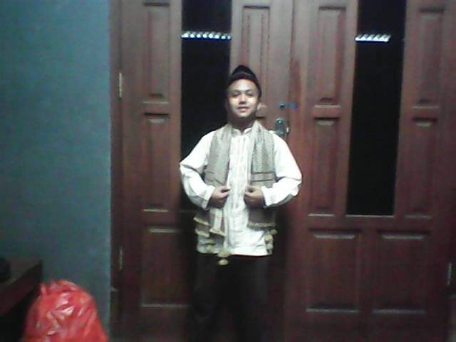 Line : rizqiwahid
Pin : 555E9AAF
FB : Rizqi Wahid
IG : Risqi_Wahid