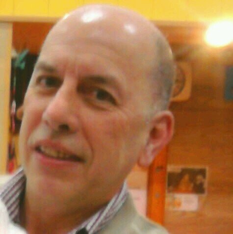 Padre (x4), baterista, hincha (de River), tengo facebook, skype, whatsapp y una vida en el mundo real