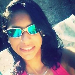 ↘A verdade é que todos irão te fazer sofrer , mas cabe a você decidir por quem realmente vale a pena chorar .  ⓛⓞⓥⓔ
