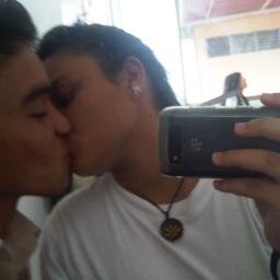 Toda la noche es corta para soñar contigo y todo el día es poco para pensar en ti. Si amar es vivir, yo vivo porque te amo.