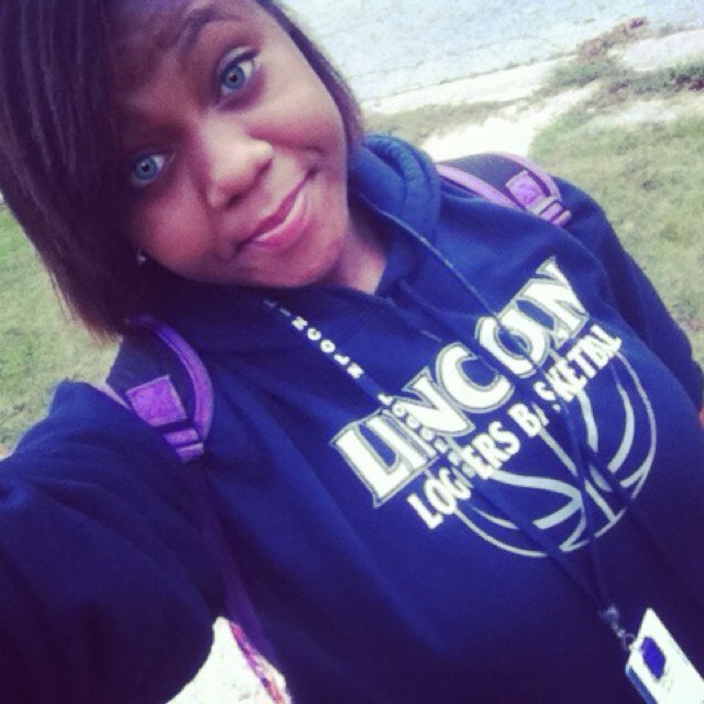 I'm A Singerr Bitchessss , I keep Things  Fuck you haterss ~ Single Life ~ I'm only Human Don't Judgee ^.^