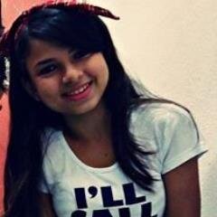 ~^Meia palhacinha , Sincera digo na cara msm .. Adoro novas Amizades & Muito carinhosa  & Amo Dançar *~