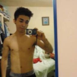 me llamo edwin hernandez me gusta bailar  en ballet xdx y asii :)
y me gustan chvas kee seann fiel :$ sii me sigen yoo los sigoo :)
