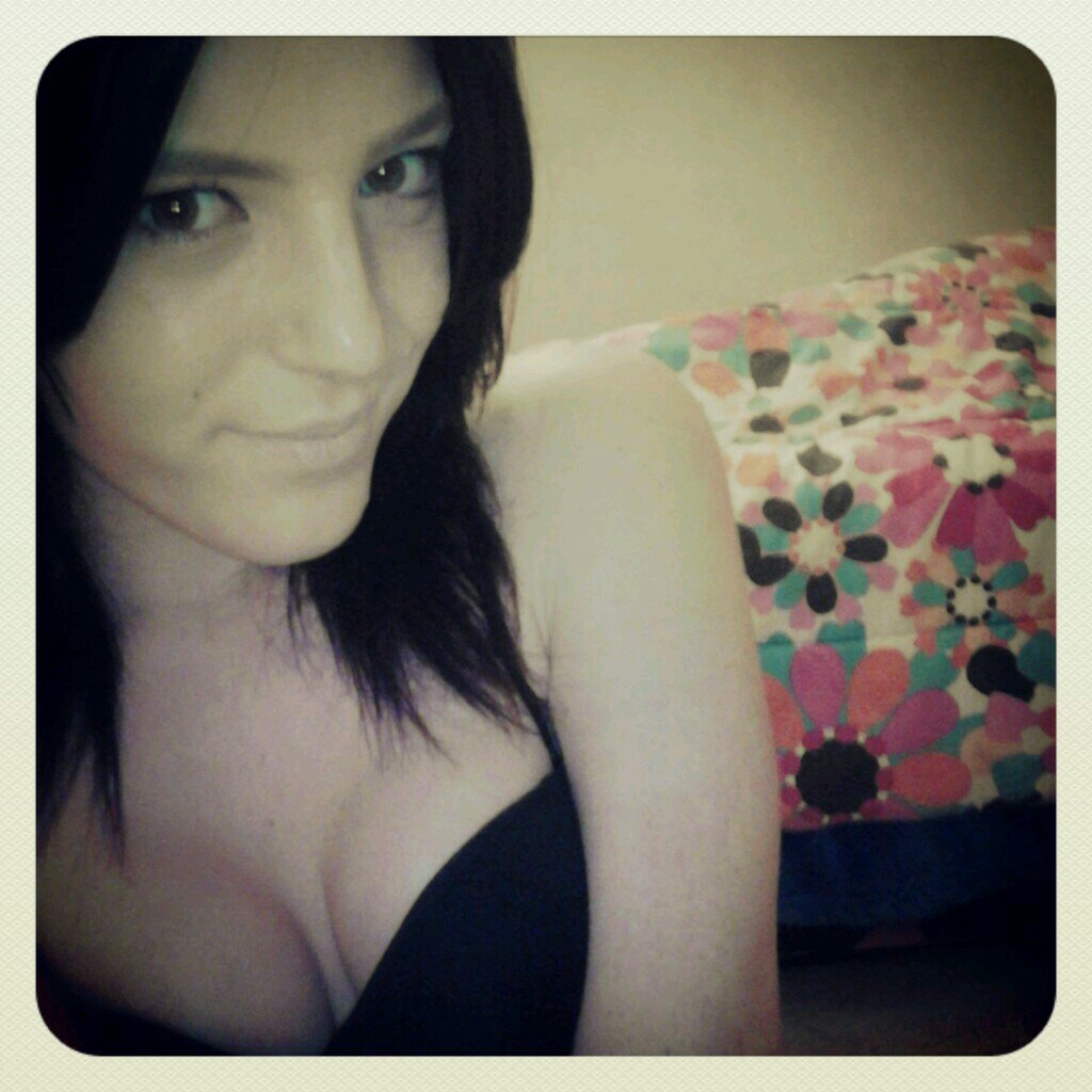im 17 I love to swim walk and this my @awwooiiaa basically it's about my life and UPS and downs and my future goal is to become nz transgendered ambassador:)