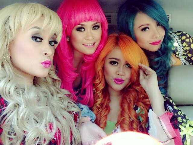 Official SRIGALA @lia3macan @Riza_5riGala @Dian_5RIGALA @angel_posta & @vera_ciprut w/ new hits single Gara Gara Dangdut CP: (@MulyadiJP) 081809210512