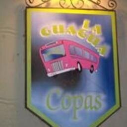 Bar acogedor, buena música, ambiente agradable, y deliciosas copas...