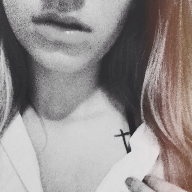 ♡no me sigas aquí, sígueme en @staystrong_015 y pide follow back♡