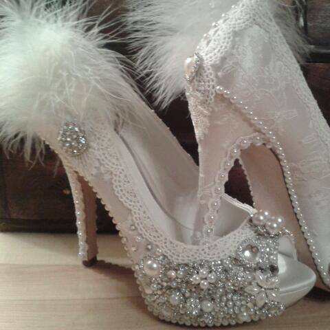 Bespoke Headpieces,  customised Shoes, bags and fascinators for Weddings and special occasions. Artistic keepsake Frames for any occasion