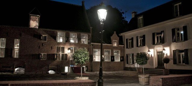 Kasteel Coevorden biedt als Château-restaurant topgastronomie. Verrassend is de combinatie met het voormalige pakhuis De Vlijt met 24 luxe hotelkamers.