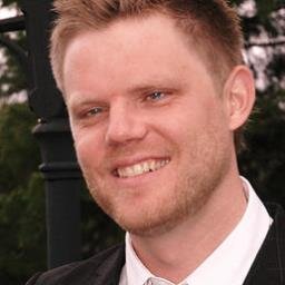 Phd/ass.dir/fou-leder, Stiftelsen Arkivet: Familiemann med både tenåringer og småbarn i huset. Skrivende, søkende, spørrende.