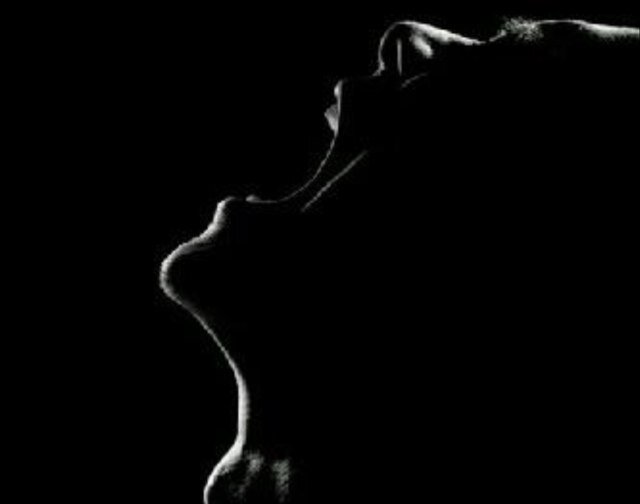 أحْتَاج إلى صَرخَة تُحطَم جِدارْ صَمْتِي لِ يَسمَعُونْ '