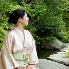 海を見るのが好きです。仕事帰りに、海岸沿いをドライブするのが楽しみ。フォローよろしくです^^
