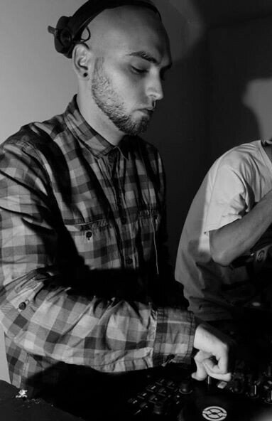Producer & DJ
https://t.co/tgzTYDHi7d
Booking:persiadub@outlook.com