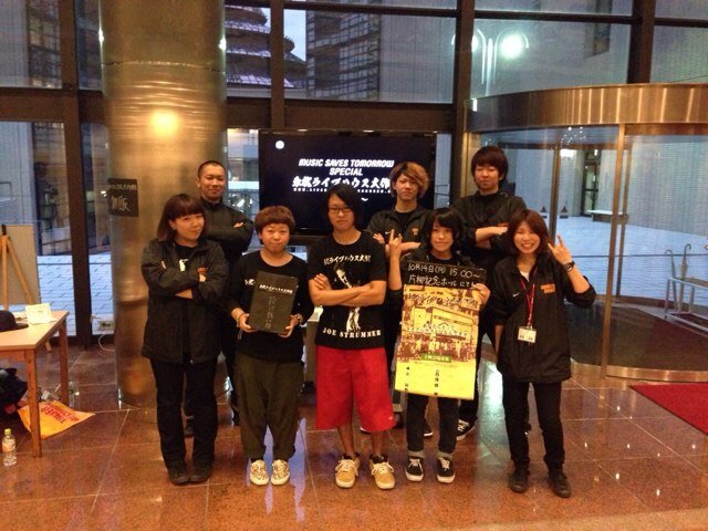 日本工学院専門学校(蒲田・八王子)にて、東北ライブハウス大作戦ドキュメンタリームービーの上映会を行う団体です。 次回上映会 日時:2015年3月11日(水)16:30開場 17:00開演 会場:日本工学院 蒲田キャンパス 2号館6F デジタルオープンスタジオ 出演者:音速ライン