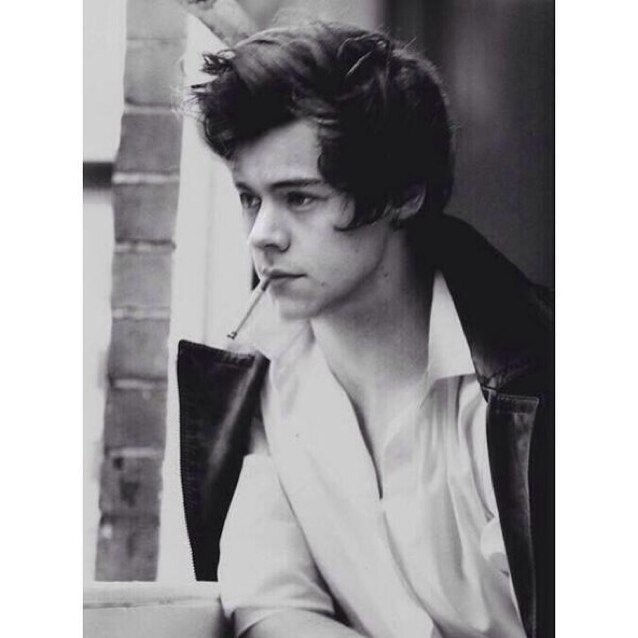 Lar•ry {laeri} [noun] : 2 bandmembers who fuck each other as hard as i ship them