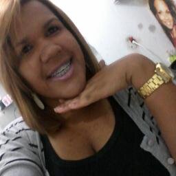 Sou uma menina reservada um pouco timida sorridente e feliz gosto de viver a vida cmo se não houvesse o amanha pq a vida é agora...