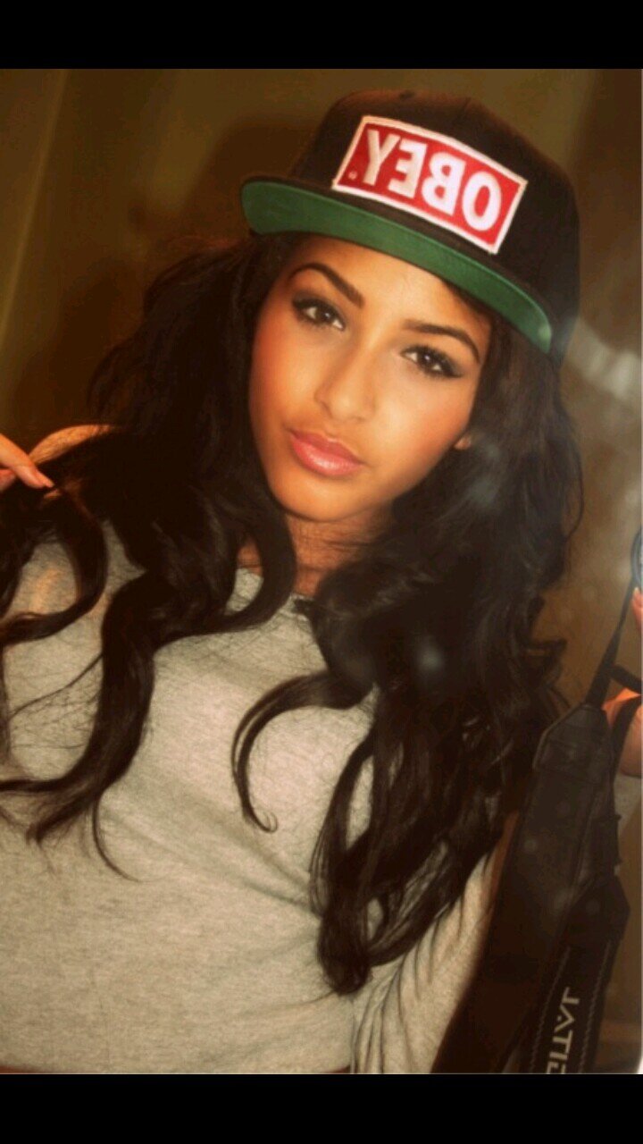 name is Siara! follow me i follow back ..