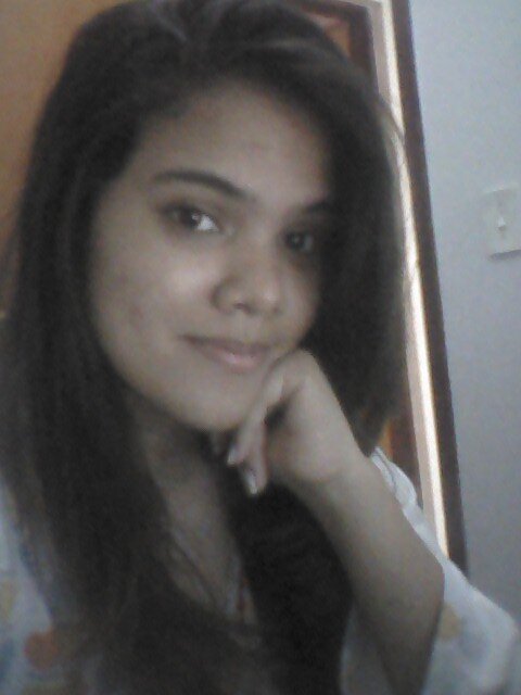 18, capricorniana e estudante de arquitetura.