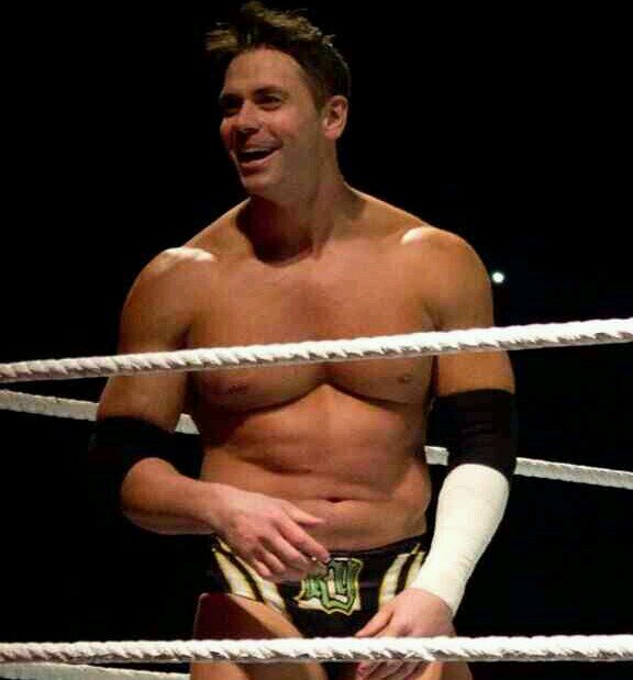 It's Alex Riley. Current WWE's Varsity Hero. It's Your Chance To Say It To My Face! Works at @TWE_RP.  [NOT] [Legit: @AlexRileyWWE]. [RP/Single]