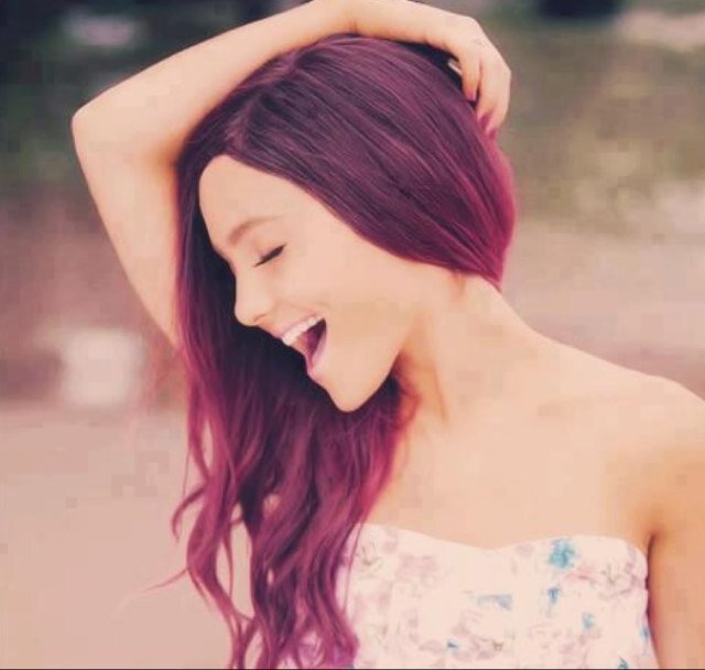 I saw 10-11-2013 my idol
Her name is @arianagrande
I will always lover her
She means so much to mee!
I love her with whole my heart!
I follow Ariantors back :D