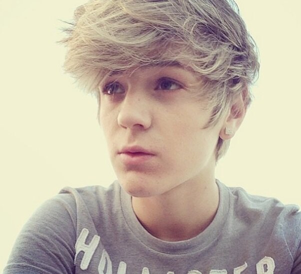 I love Daniel J , I'm from Brazil , My name is Isabella - 15 years old ! ♥ This Fan club created since 14/10/2013 ♥♥ @DanielJWorld ♥