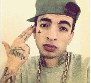 eu sigo todos que seguirem ela!!!! a adm @Julinhaflores1