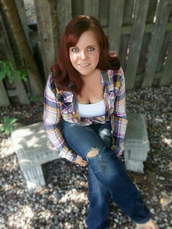 Im an artist/ photographer who loves her husband Jake Logan...
