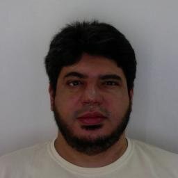 Sou potibucano, nasci em recife mas vivi minha vida quase q toda aqui em Natal, crio canários, jogo botão, sou publicitário, sou casado e tenho um filho lindo