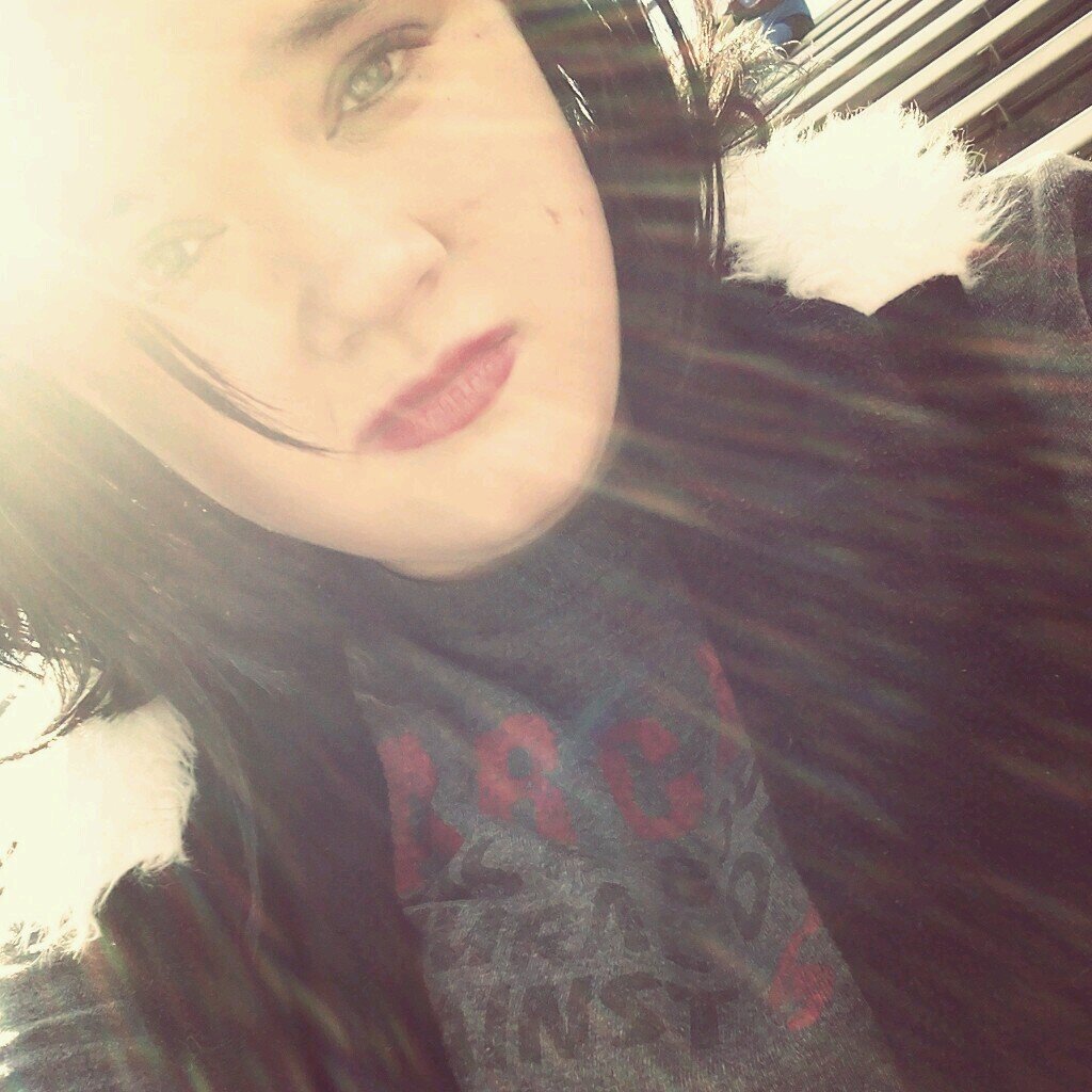 Courtney. Music lover. SCHS'16.
