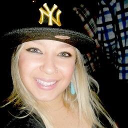 WeChat: laurahmarques - 21 anos, pisciana, desapegada e apaixonada pela vida! Maiores informações: http://t.co/0i59igi2Yg