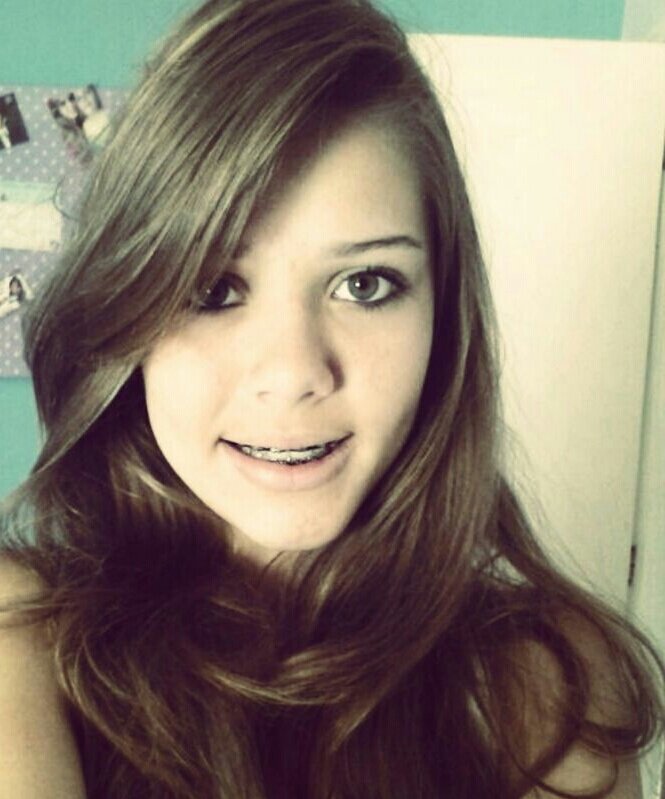 sou uma pessoa feliz q nao se deixar levar pela tristeza !!!!!!