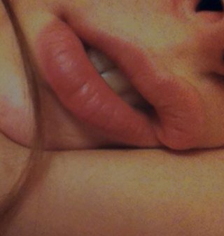 Sexy Funny! Je tweet tout ce qui se rapporte au Buzz, Insolites, Des Geekeries, La Mode, Un peu de JtweetMaLife, Le Sexe, Le Sexe et aussi Le Sexe. Enjoy :)