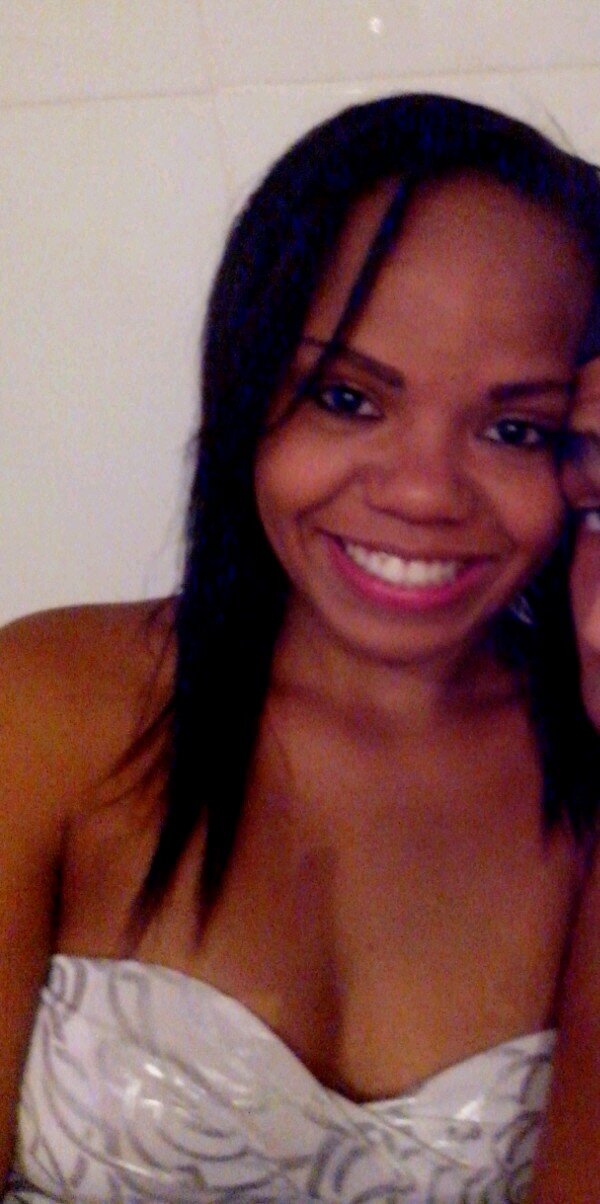 Não sou a garota mais certinha &&' nem a totalmente descontrolada. Não busco ser perfeita , mas sim ser eu mesma.