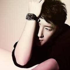 ll 大家好 ฮันคยอง หล่อ รวย สปอร์ต ใจดี; หน้าตาดีขนาดนี้.. แหม่ะ มองมากๆระวังใจสั่นครับ นี่บอกเลย.. .ยิ้ม