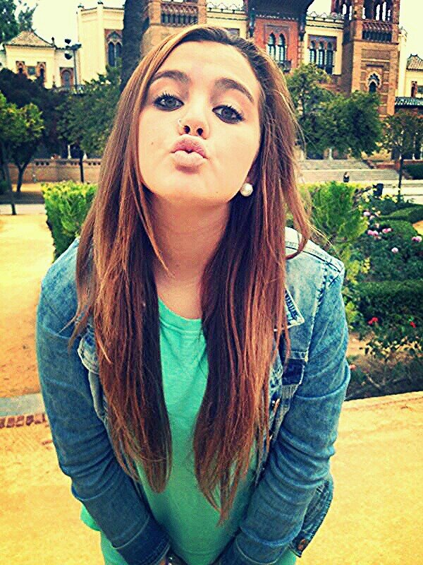 SFC♥...SOY MORENA, DE OJOS VERDES,SIMPATICA, MOSQUEONA,BIPOLAR, Y SOBRE TODO CARIÑOSA. ANTI-FALSAS;) (K*♔MUY ORGULLOSA DE SER SEVILLANA! L O V E ♡