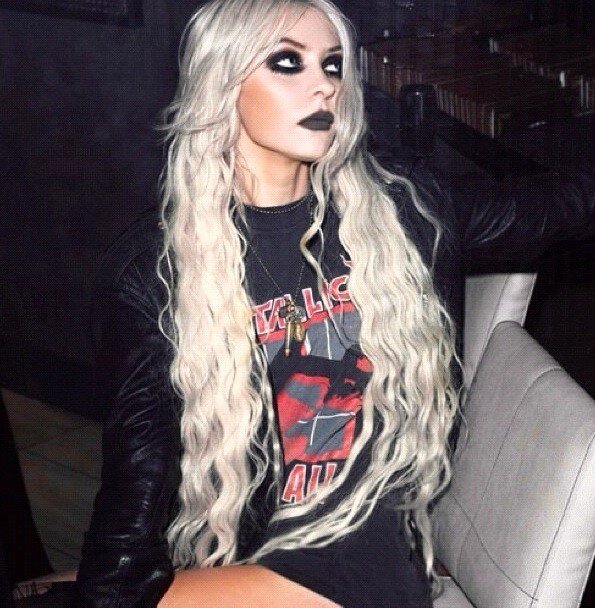 We love Taylor Momsen fashion style!