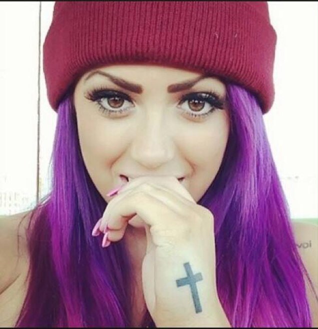 She is my idol, My princess, The person i look up to. HOLLY HAGAN I LOVE YOU. Holly follows x
I am not acctually holly hagan,i wish though..