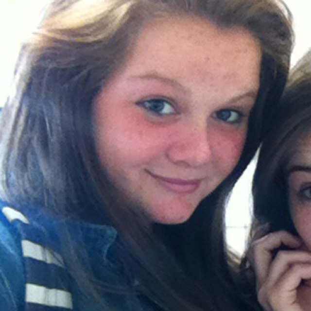 Florine, 15 ans, indescriptible ou si chiante, relou, mauvaise, emmerdante, bref bisous sur vos culs.