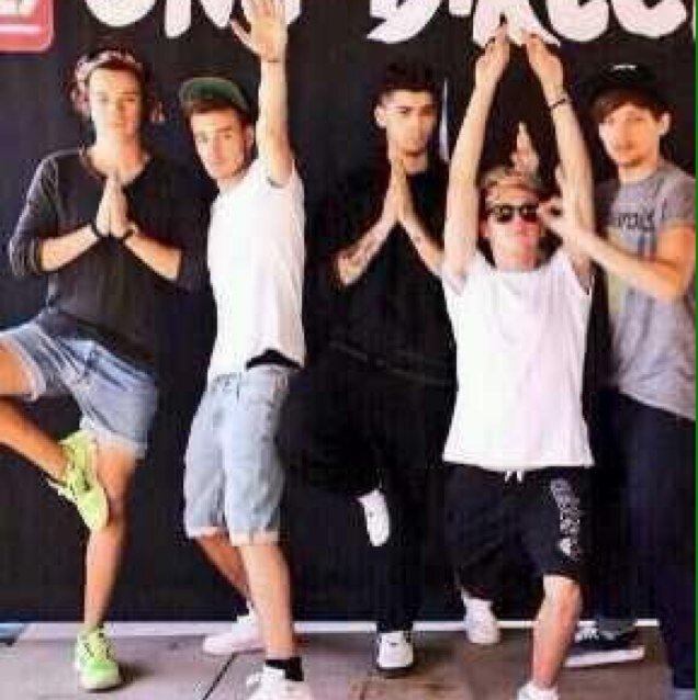 HaZaLiNaLo's profile picture. 2 girls tweet about One Direction ♡ -Acelya -Xenia