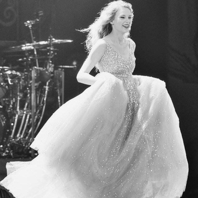If I had to choose my favourite Taylor's song, I would be in a compromise Love story is necessary - 13 @taylorswift13 QUEEN!