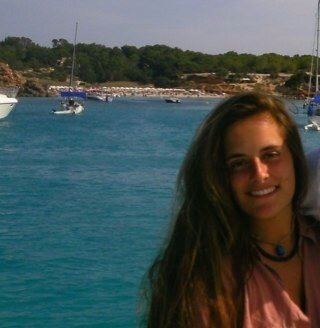 AnadeLaraT's profile picture. Estudiante de Educación Primaria Bilingüe en la Universidad de Murcia; luchadora, con ganas de todo y más.//  Tratar de olvidar es querer recordar para siempre.