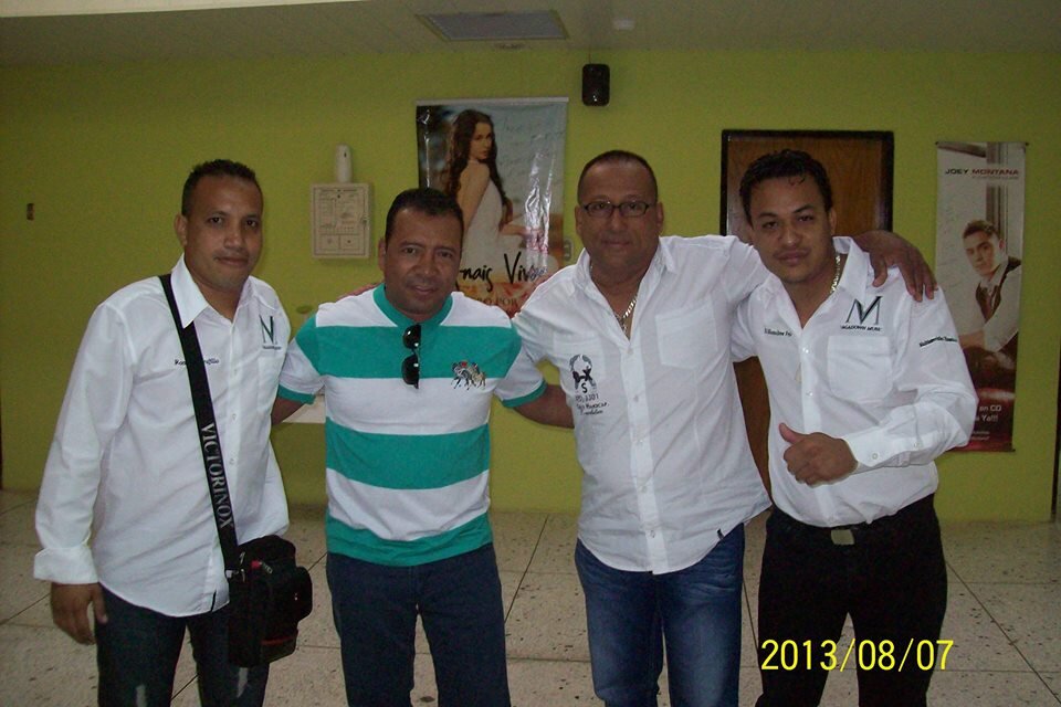 LOCUTOR DE LA VOZ VALLENATA 89.3 FM
DE LUNES A VIERNES DE 6 A 8