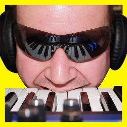 100% LIVE synthesizer & synthpop MUSIC