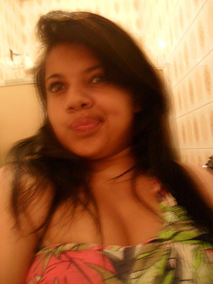amo sair,viajar e comer muito,andar bem vestida