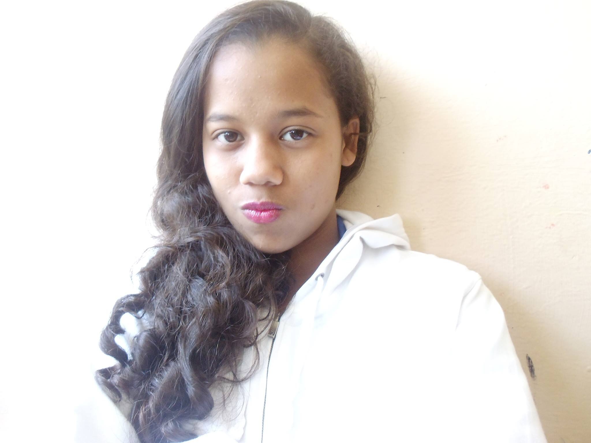 :* kiss welcome