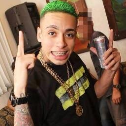 moro na zona sul onde reside so os loco nois leva a vida no sorriso mesmo passando sufoco ♫♪