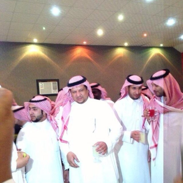 يا أبوي تلميذك تعلم مباديك .. علمتني يابوي كيف ارقى المعاااااااااالي #النصر💛💙 #رفحاء #الحدود_الشماليه #سناب. A055733