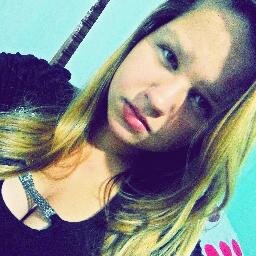 gosto muito de jogar volei,tambem amo meus pais eles sao tudo para mim.
tambem sou uma menina que adoro coisa novas