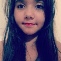 Me chamo Fernanda , tenho 10 anos , estou cursando o quinto ano , amo brincar e principalmente comre HAHAHAH