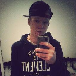 16 Anoos, Looiro, Olhoos Azuis :33
ASK: http://t.co/WG0SPVqnuv